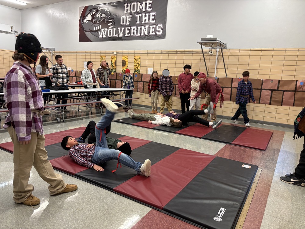 Leg Wrestling at 6th Grade Rendezvous