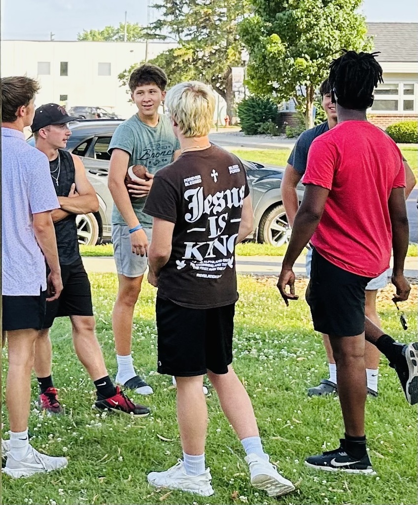 The Wolverines' football teams gathered at City Park last night for some fun together!