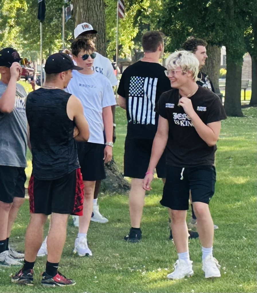The Wolverines' football teams gathered at City Park last night for some fun together!