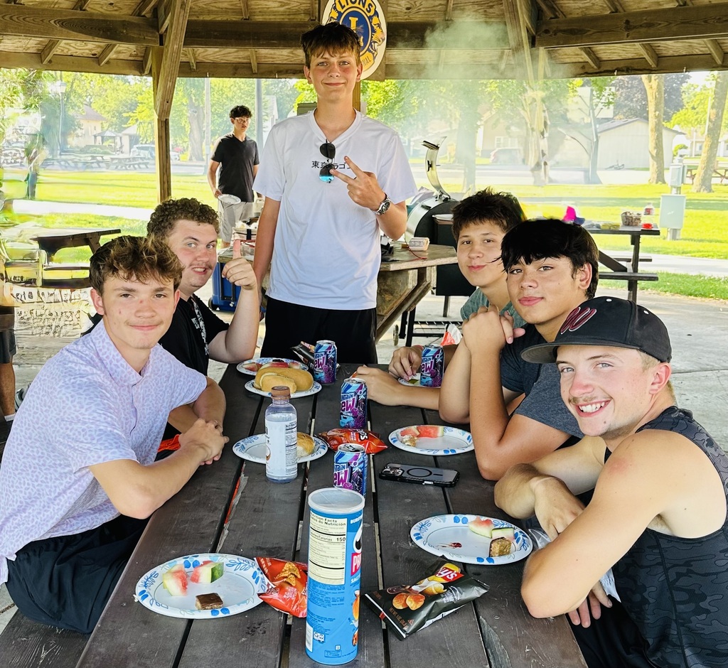 The Wolverines' football teams gathered at City Park last night for some fun together!