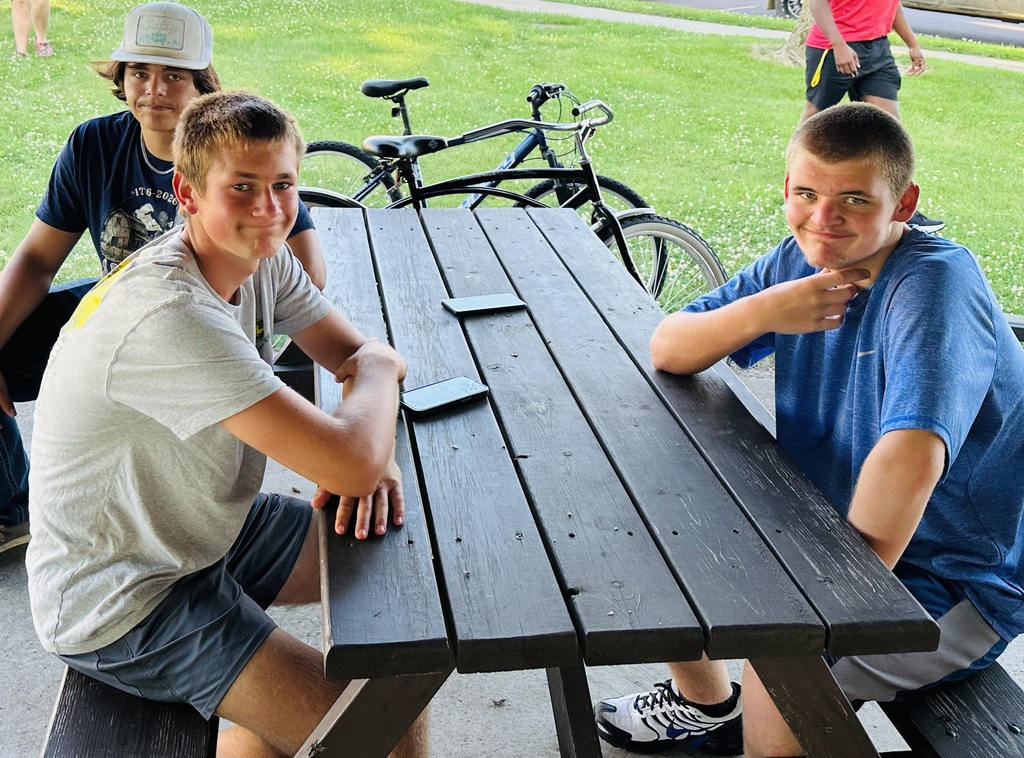 The Wolverines' football teams gathered at City Park last night for some fun together!