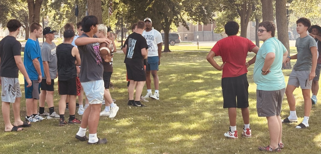 The Wolverines' football teams gathered at City Park last night for some fun together!