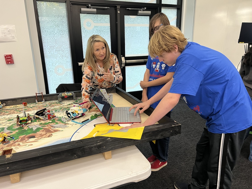 a couple of Mountainburg 8th graders learning about robotics