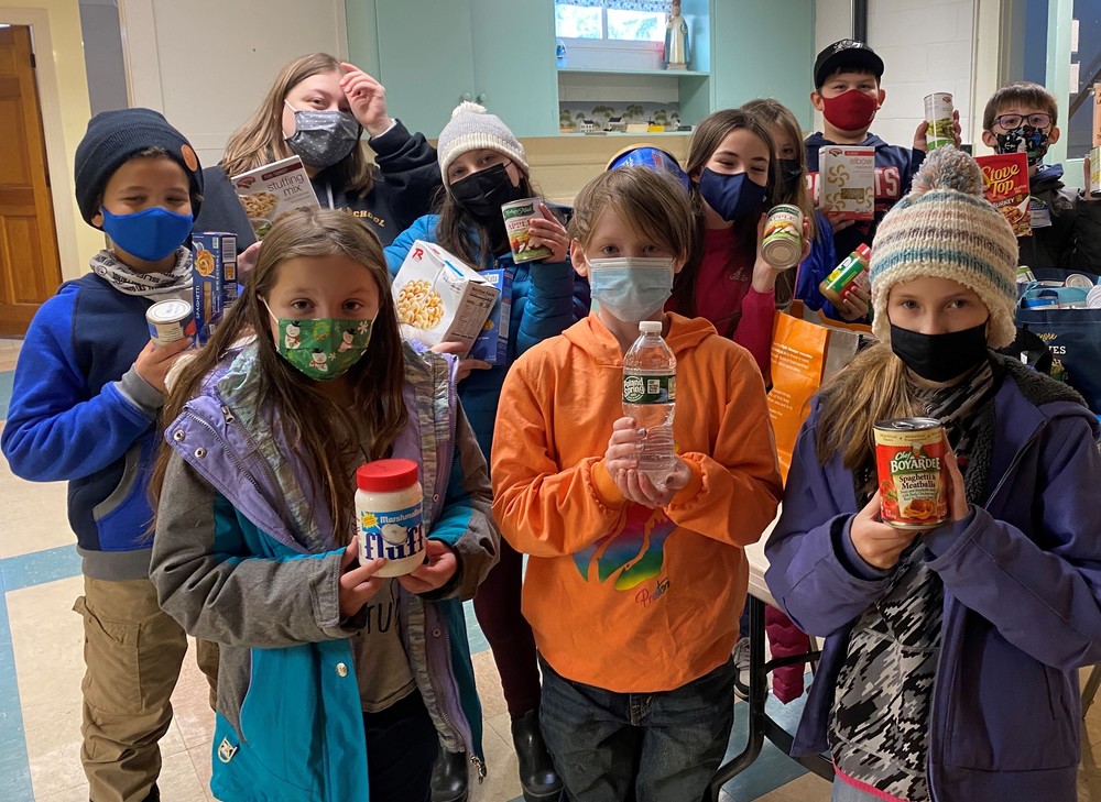 children holding food