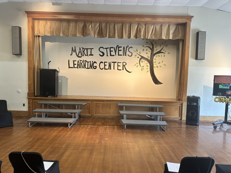 picture id the newly painted stage