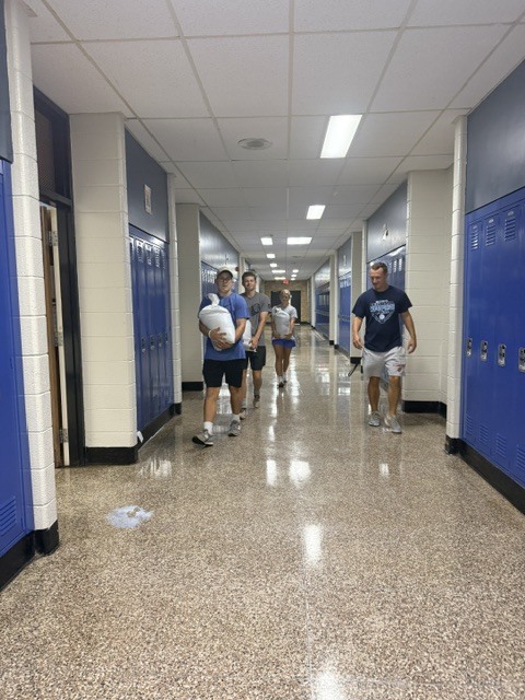 students volunteering