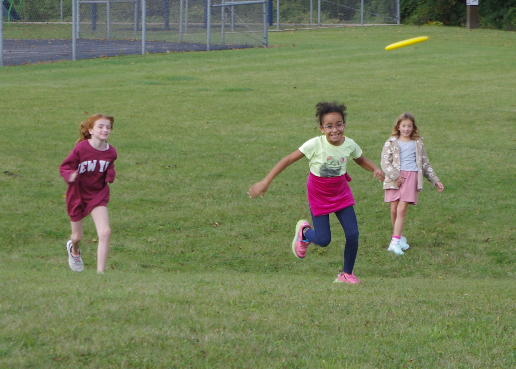 kids running after frisbee