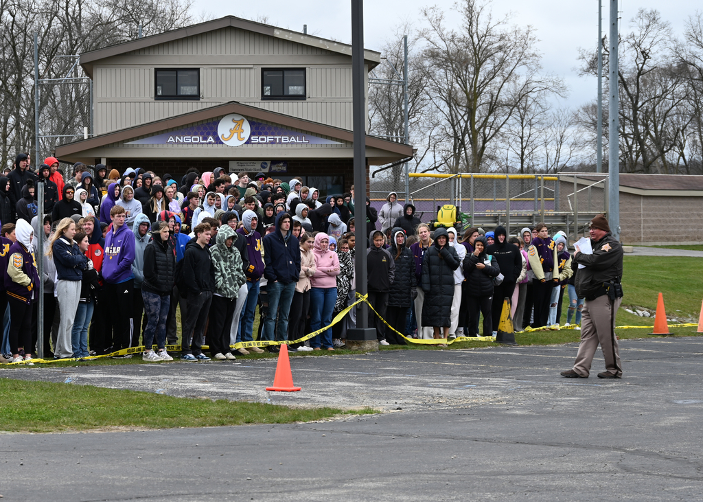 Shrrif talking to large group of students