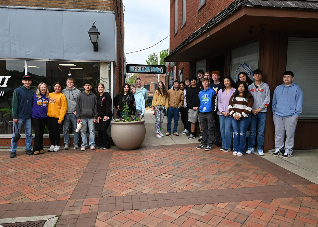 Large group o students standing toghether posing for a photo