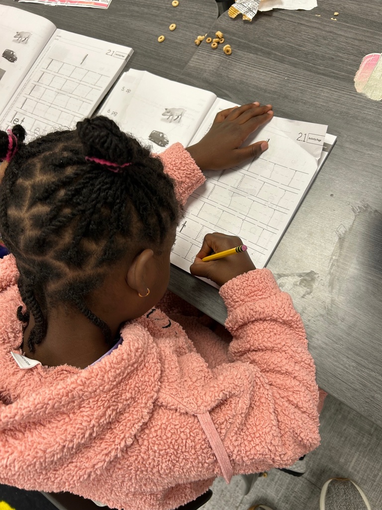 Kindergarten students practicing encoding a new sound /l/.