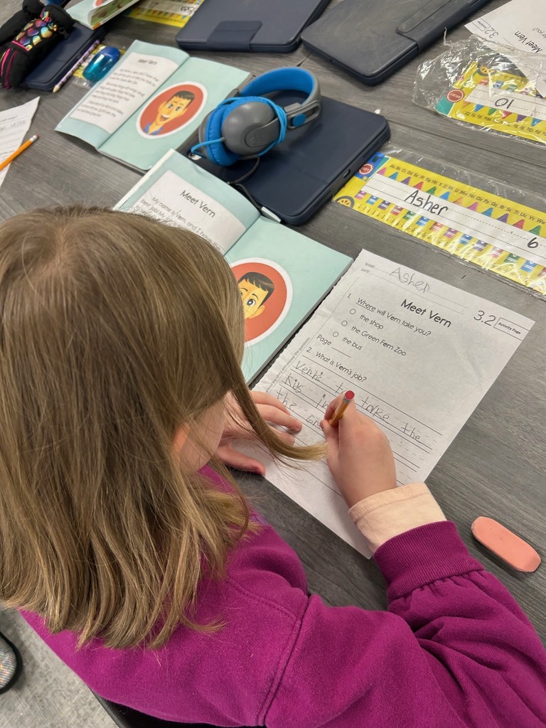 1st grade student using text evidence to answer comprehension questions.