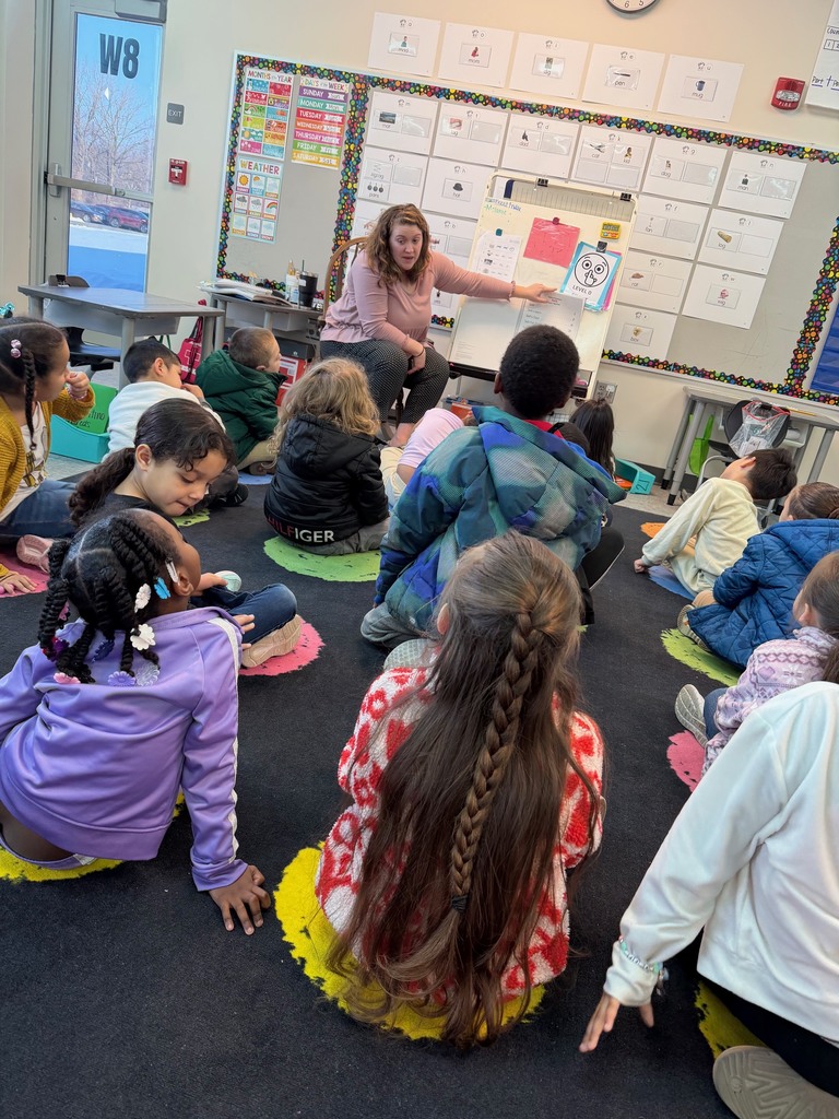 Kindergarten students using the table of contents to find today's story.