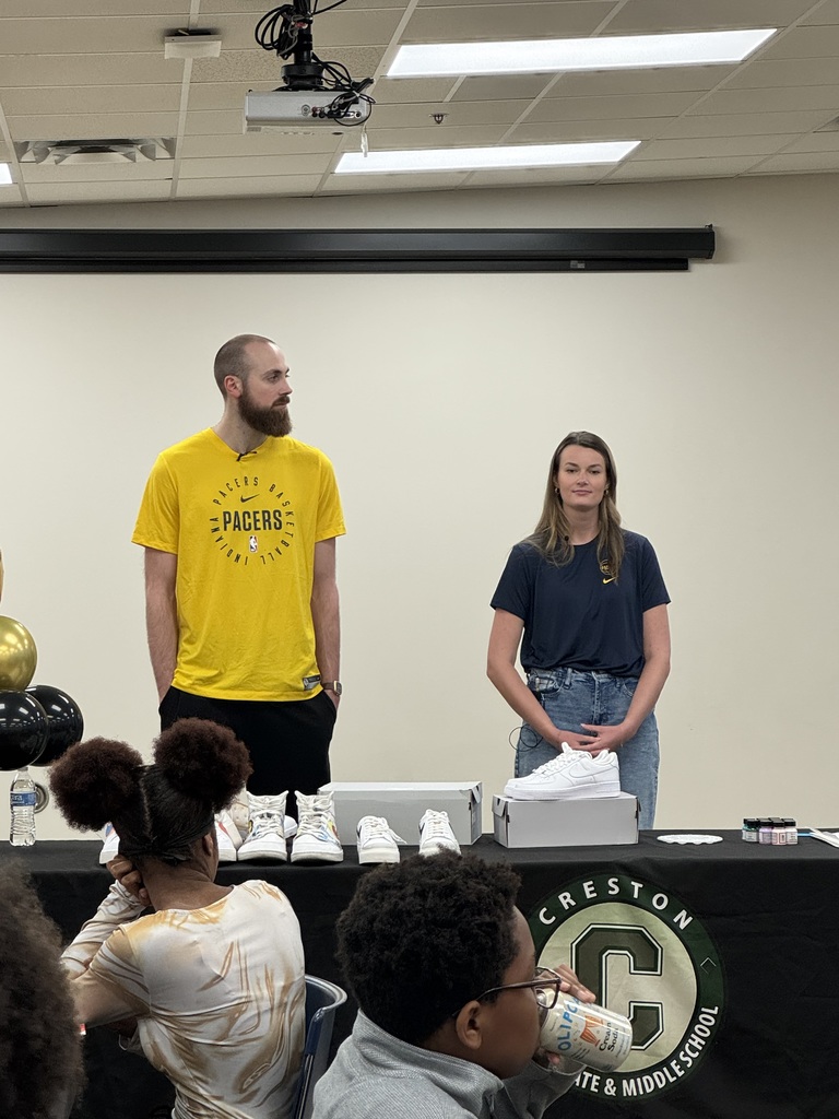 Jay and Lindsay Huff displaying her creations and telling the kids about the project.