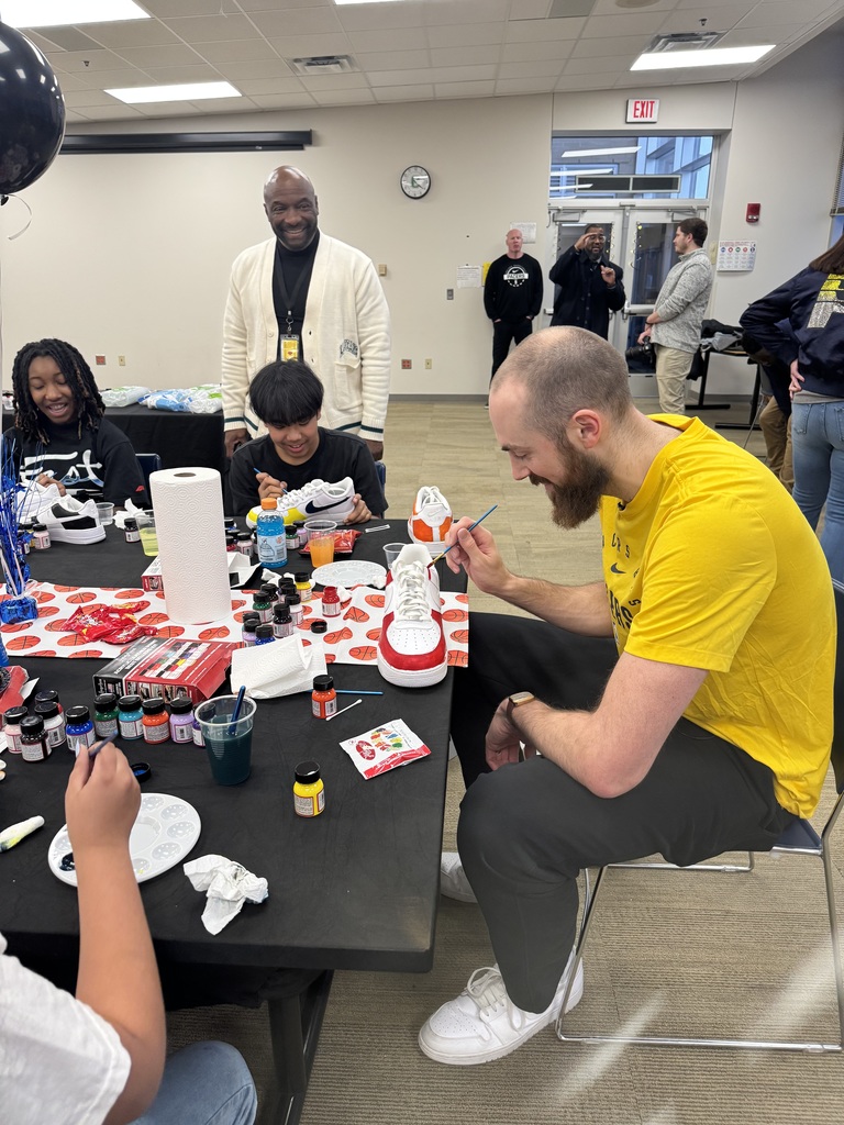 Dr. Nailon watching the students and Jay create their shoes.
