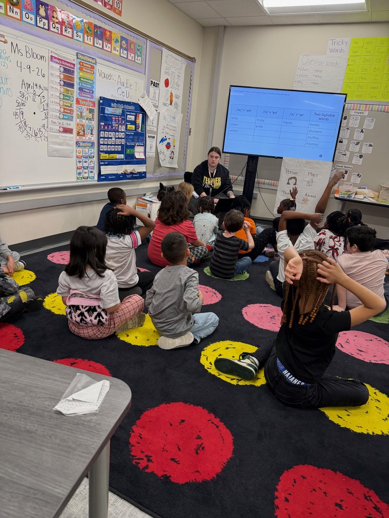 1st grade students reviewing vocabulary in their story before reading.