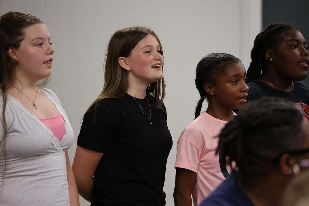 The choir entertains with their vocal perfectiion.