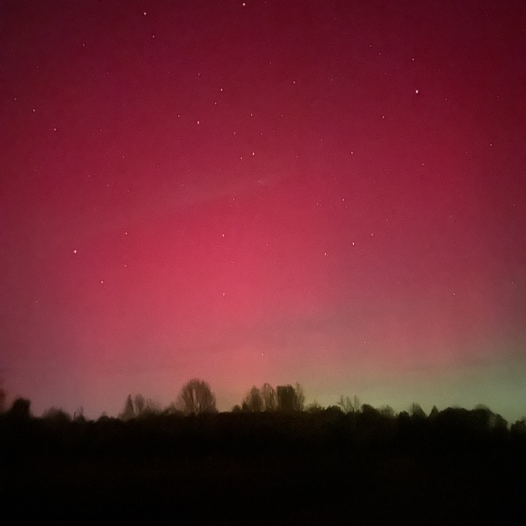 northern lights over Mt Vernon