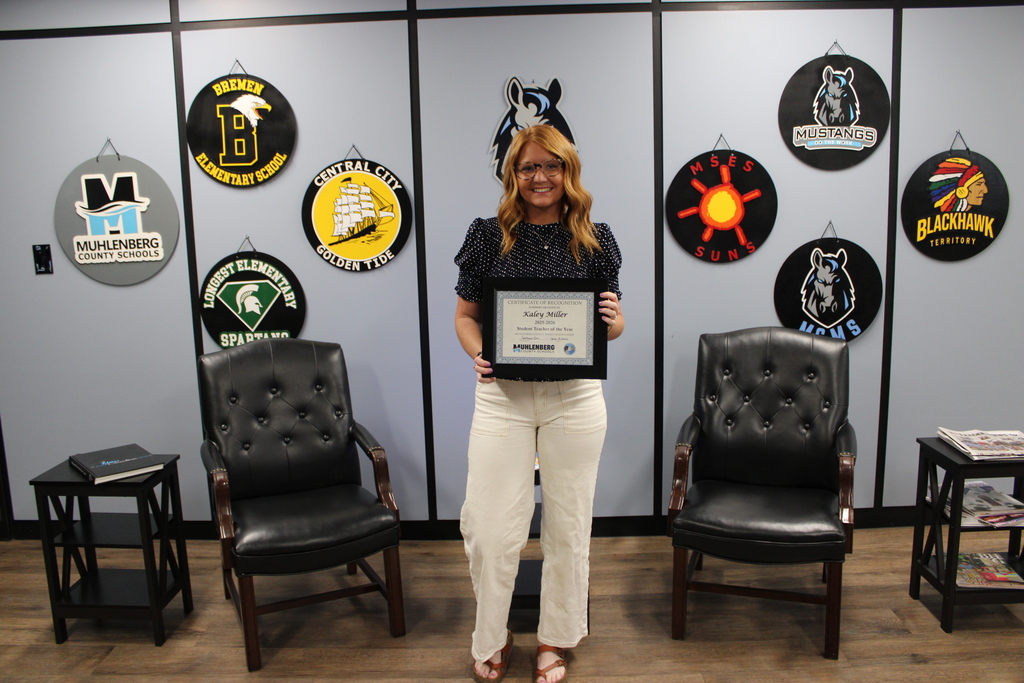 Kaley with award