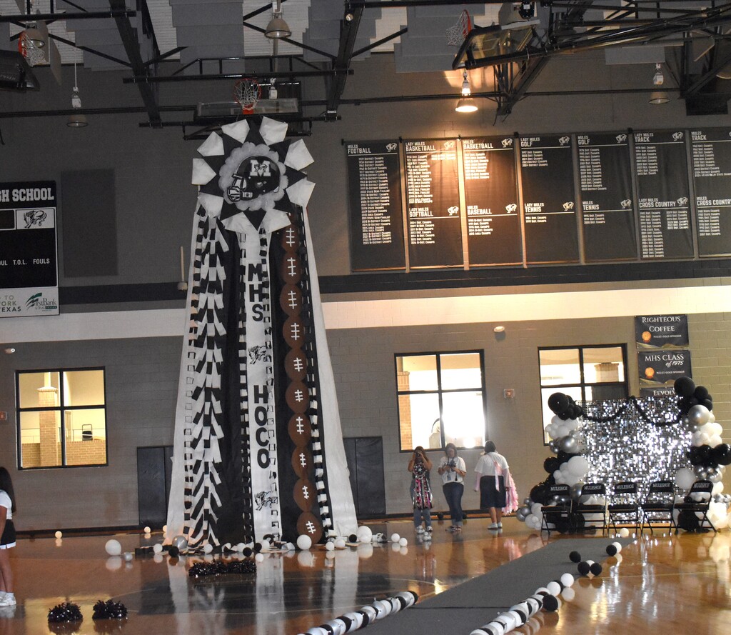 26.10.01 - Homecoming Mum