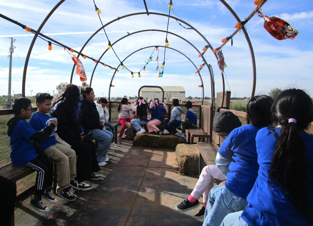 26.10.28 - Dillman 2nd Grade Field Trip part 2