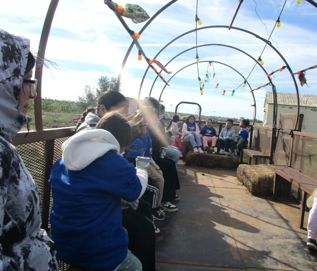 26.10.28 - Dillman 2nd Grade Field Trip part 2