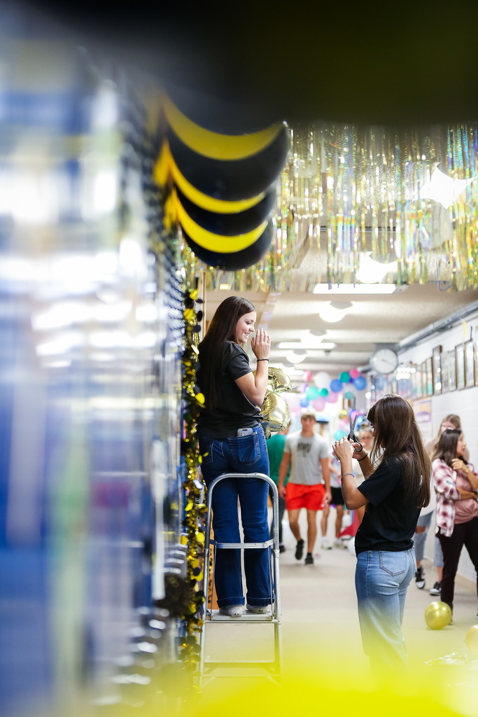 juniors and hallway decorations
