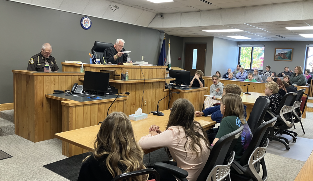 4th Grade goes on Trial