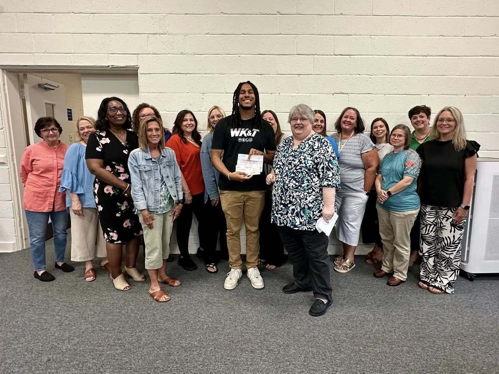 Murray Head Start celebrated our 2025 Alumni Scholarship Winner and Technology Support Staff of the Year Winner. #headstartinthebluegrass