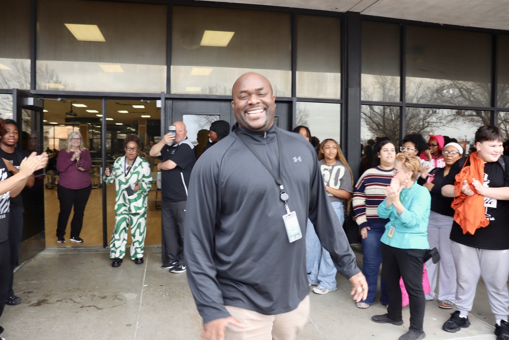 Lady Roughers Baskebtall Team