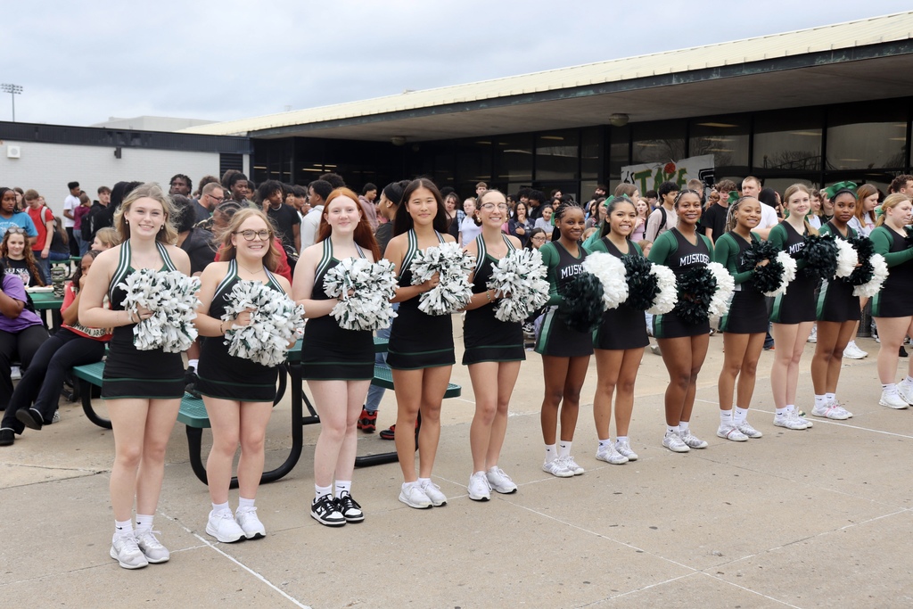 Lady Roughers Baskebtall Team