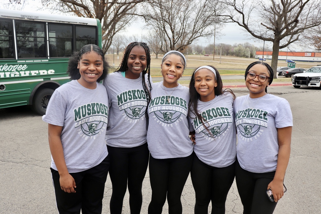 Lady Roughers Baskebtall Team