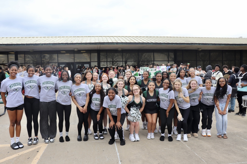 Lady Roughers Baskebtall Team