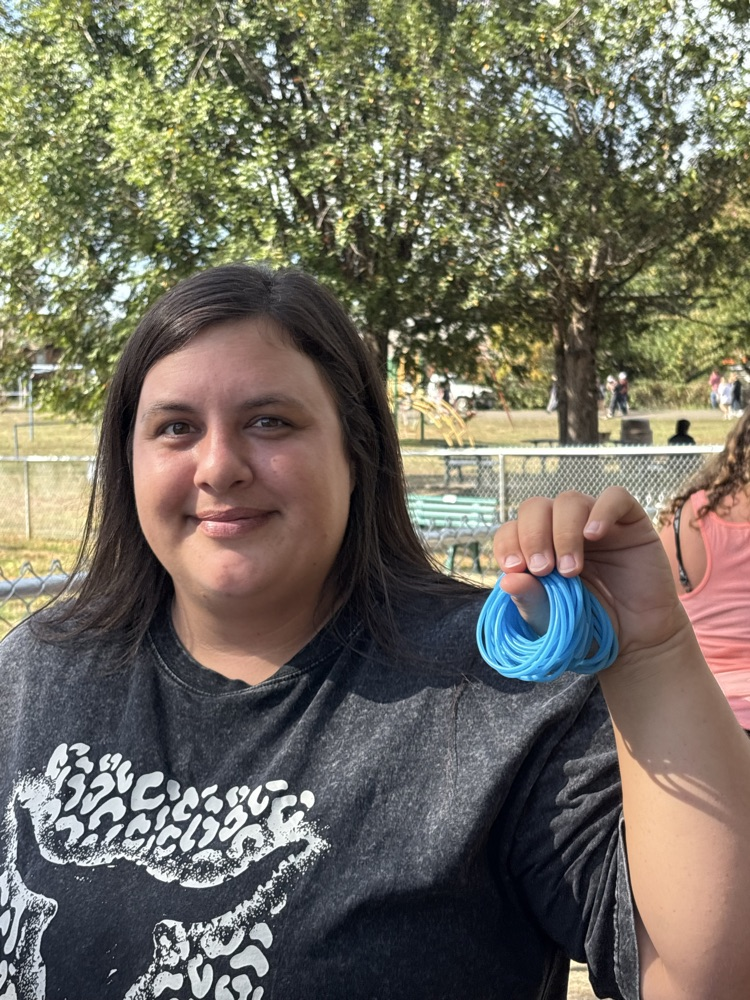 volunteer holding bracelet