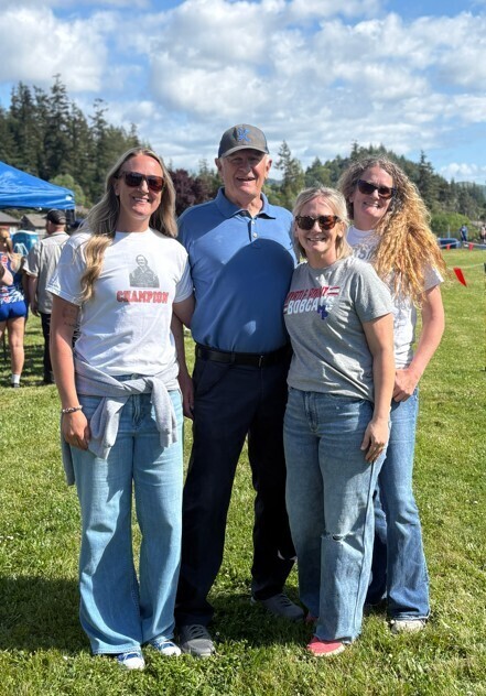 Pat towne with daughters
