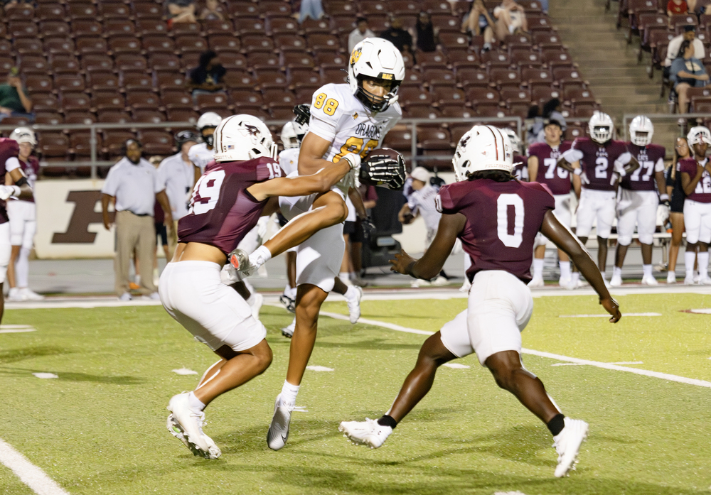 Dragon football player makes catch