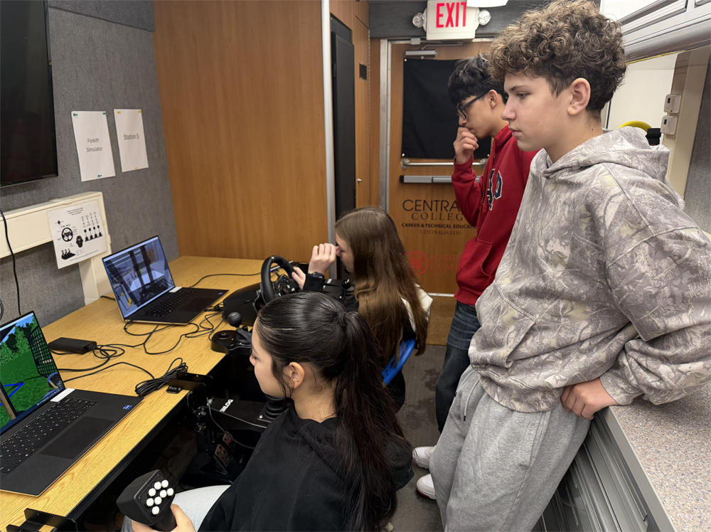 Napavine middle school students experience the CTE mobile lab