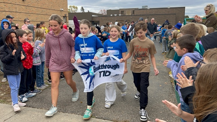 kids holding a banner for T1D