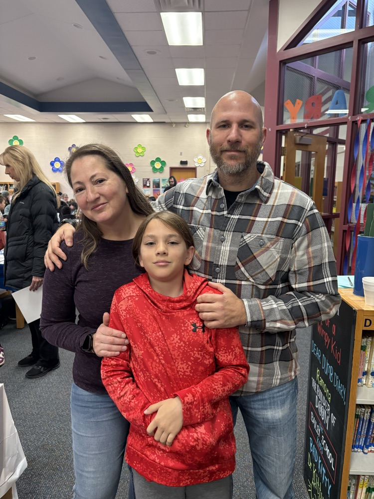 child with parents at veterans day celebration 