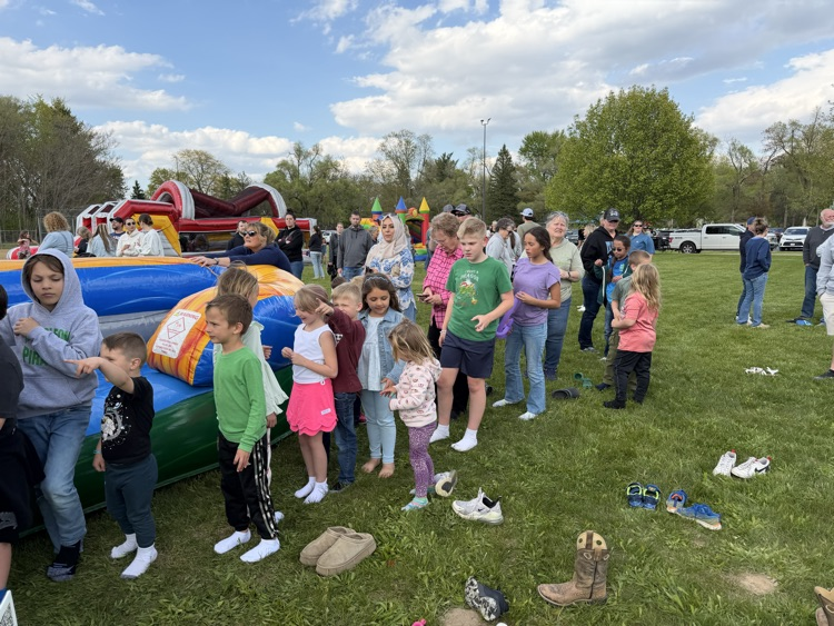 children waiting in line