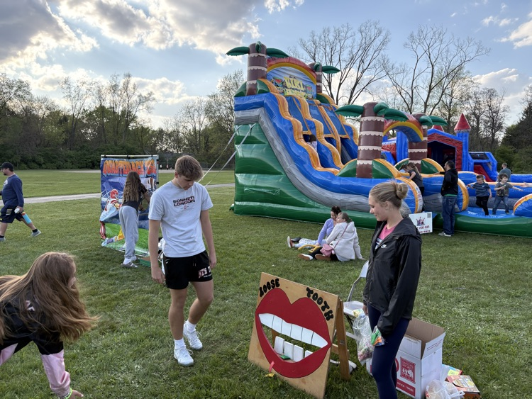 carnival game and inflatable 
