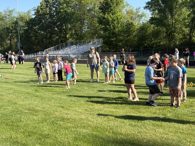 kids playing at field day