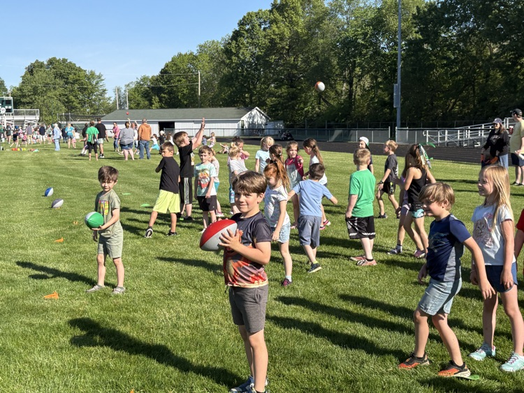 kids playing at field day