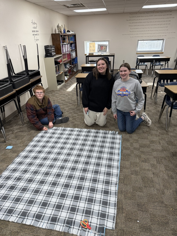 kids making the blankets