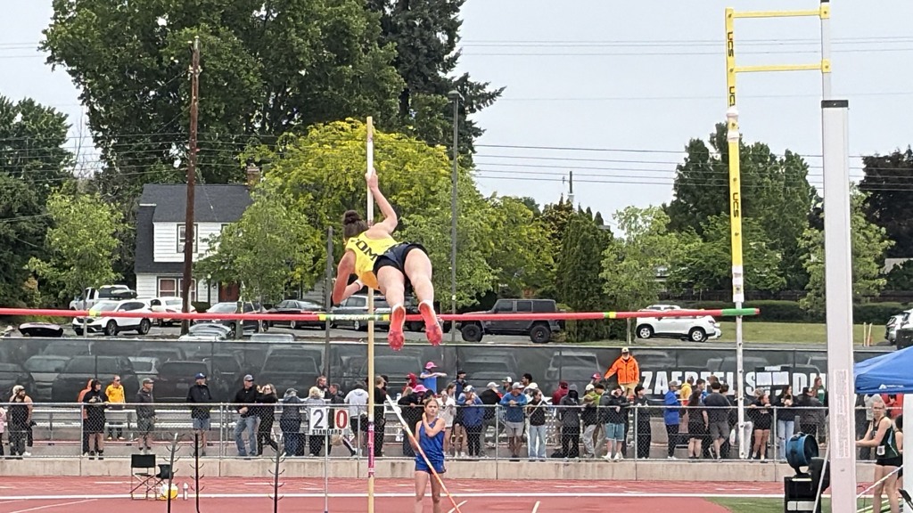 Naselle Lady Pole Vaulters