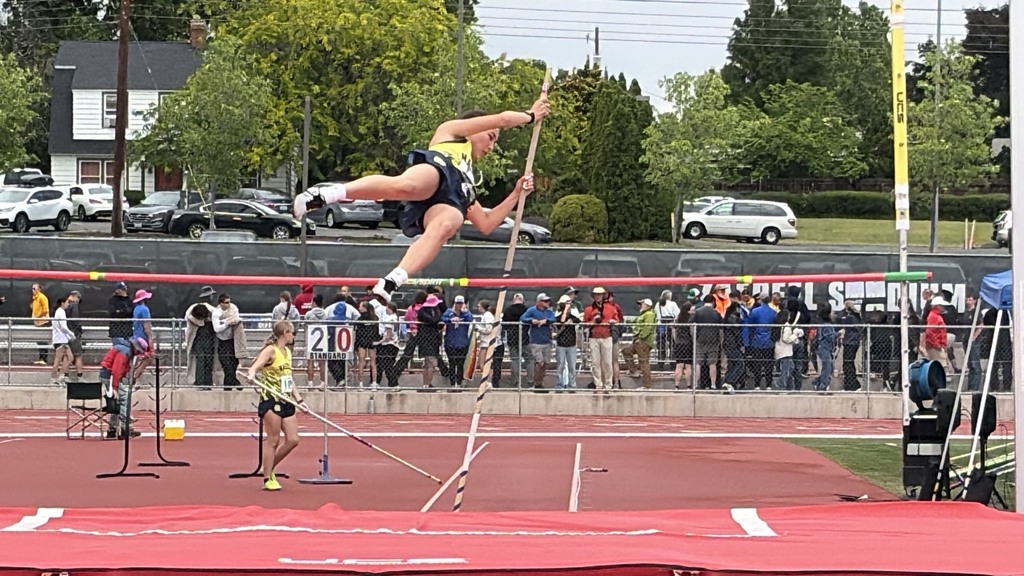 Naselle Lady Pole Vaulters