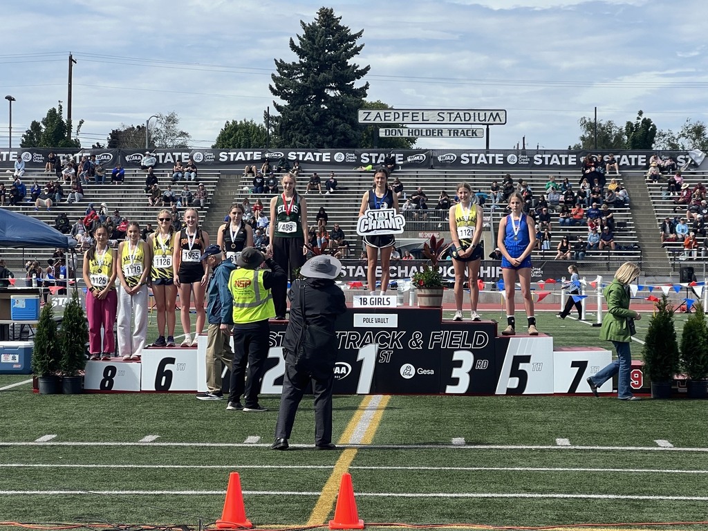 Naselle Lady Pole Vaulters