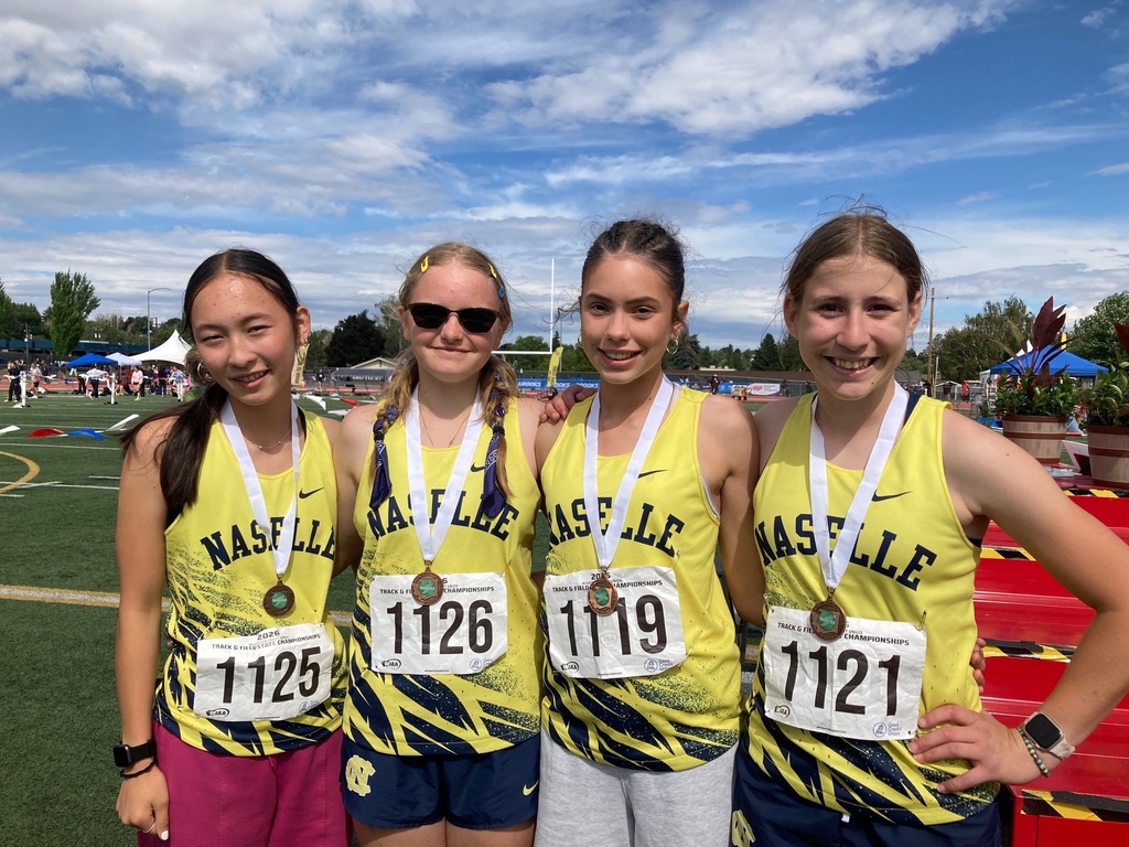 Naselle Lady Pole Vaulters