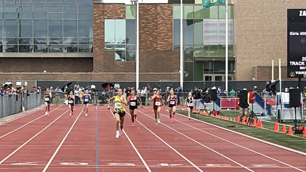 4X100 Relay and 400m Run