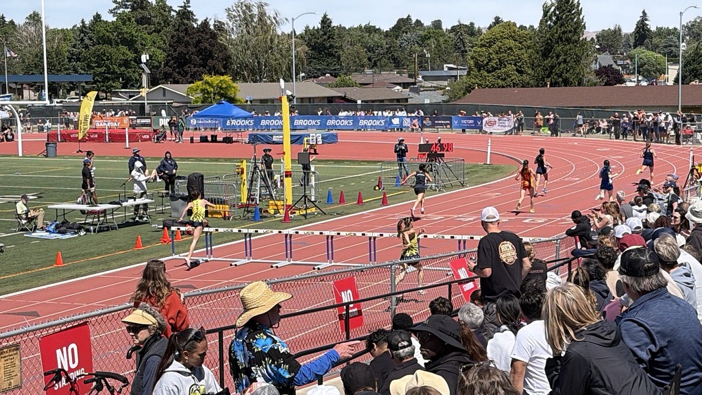 Our 300m hurdlers!