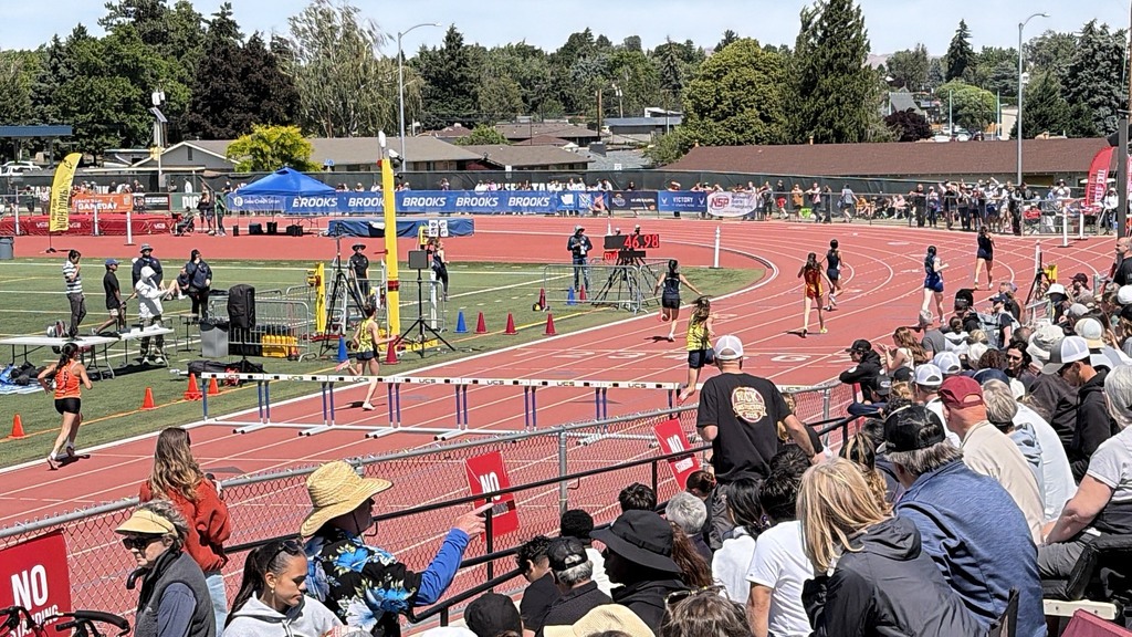 Our 300m hurdlers!